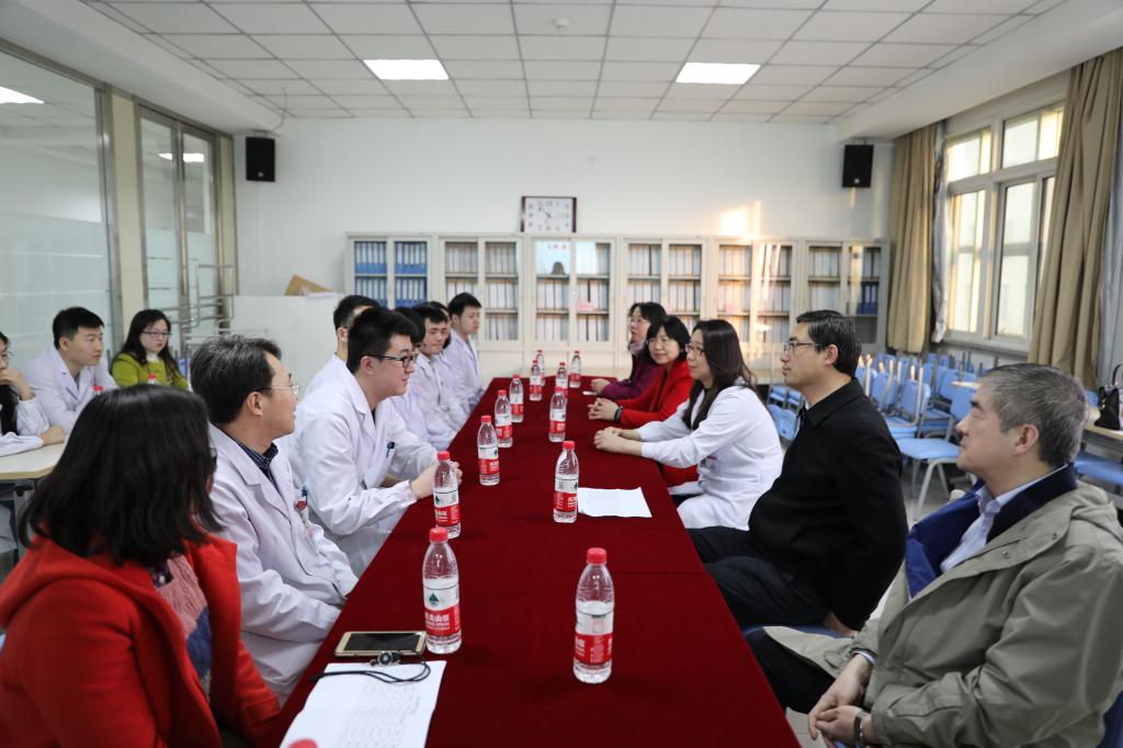 闻校长与参赛选手座谈