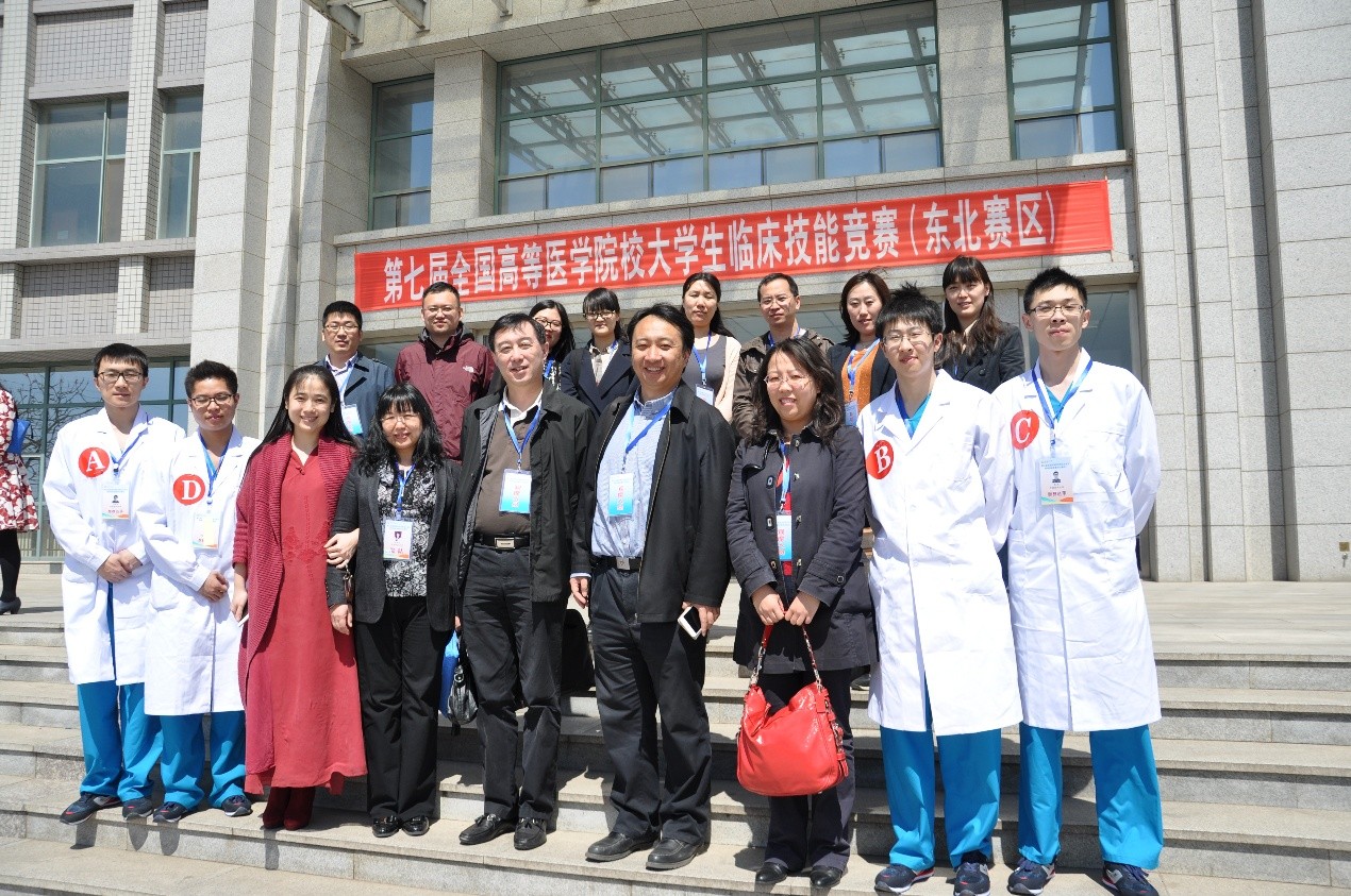 指导教师与学生合影