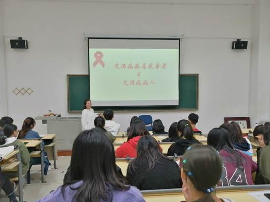 会议室里的人们描述已自动生成