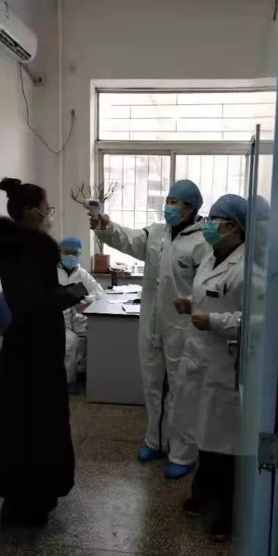 说明: 抗击疫情 责任在肩 —— 沈阳市政协医药卫生界委员向党和人民宣誓