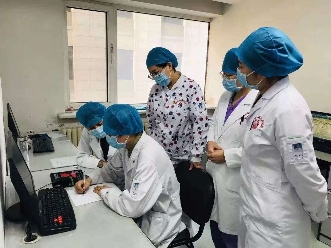 说明: 抗击疫情 责任在肩 —— 沈阳市政协医药卫生界委员向党和人民宣誓