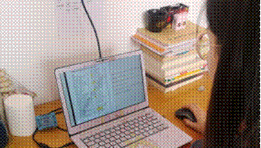 图片包含 室内, 电脑, 笔记本, 人描述已自动生成