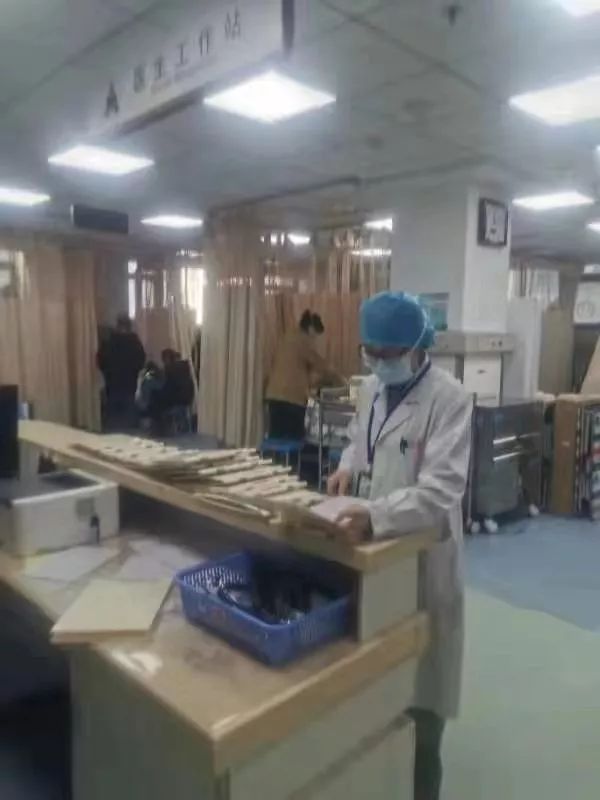 说明: 抗击疫情 责任在肩 —— 沈阳市政协医药卫生界委员向党和人民宣誓