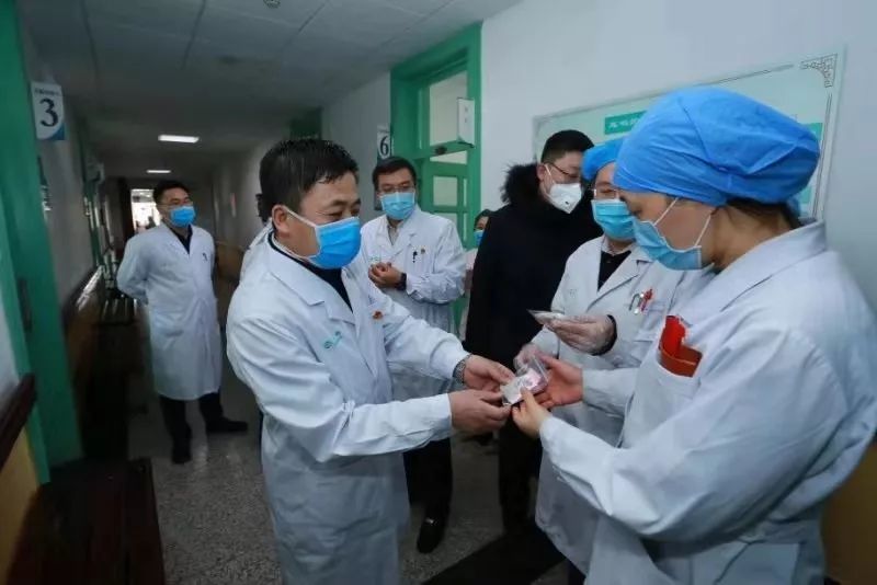 说明: 抗击疫情 责任在肩 —— 沈阳市政协医药卫生界委员向党和人民宣誓
